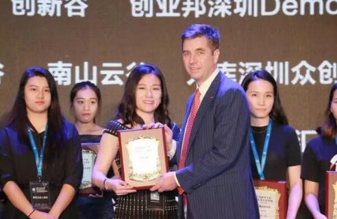 卧龙娱乐荣获2017胡润百富中国最具贡献孵化平台百强榜深圳50强称号